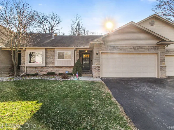 17504 Christina Dr #193, New Boston, MI 48164