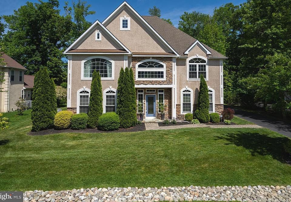1st image of 125 Cornwall Rd