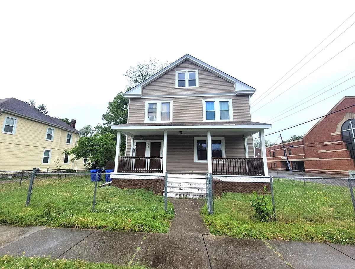 Building Photo - 1900 Lansing Ave #B