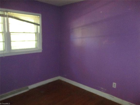 5th image of 811 Oakwood Dr