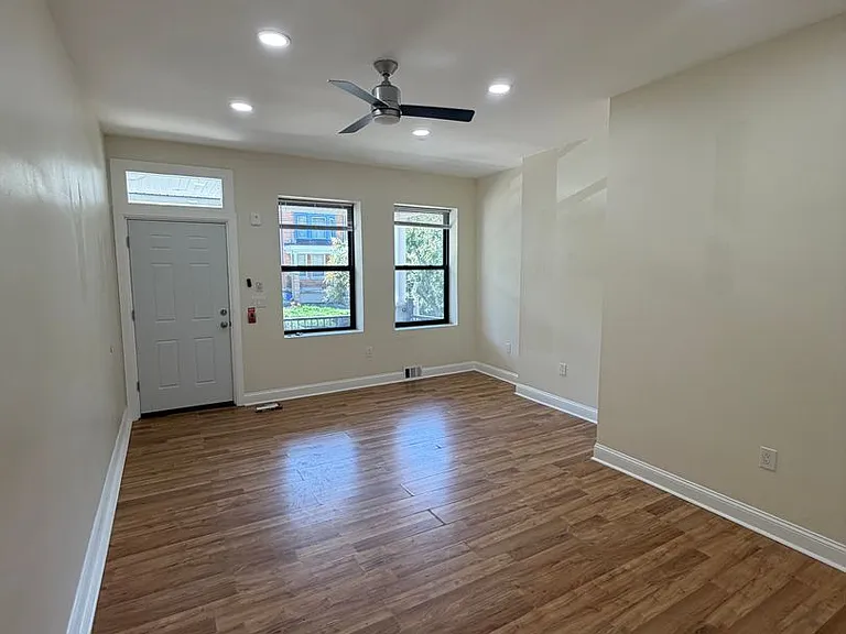451 W Bringhurst St — Photo 5