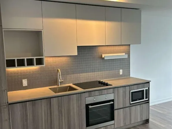 898 Portage Pkwy, Vaughan, ON