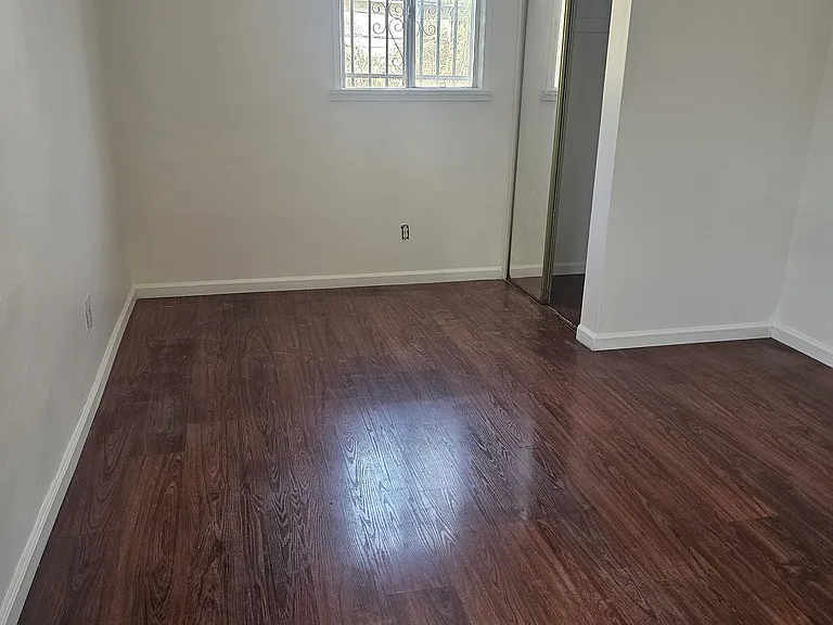 915 E 111th Dr — Photo 2