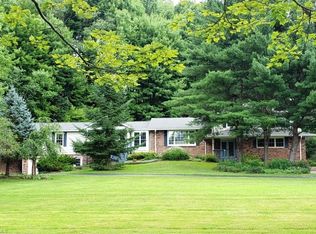 7540 Fields Rd, Chagrin Falls, OH 44023