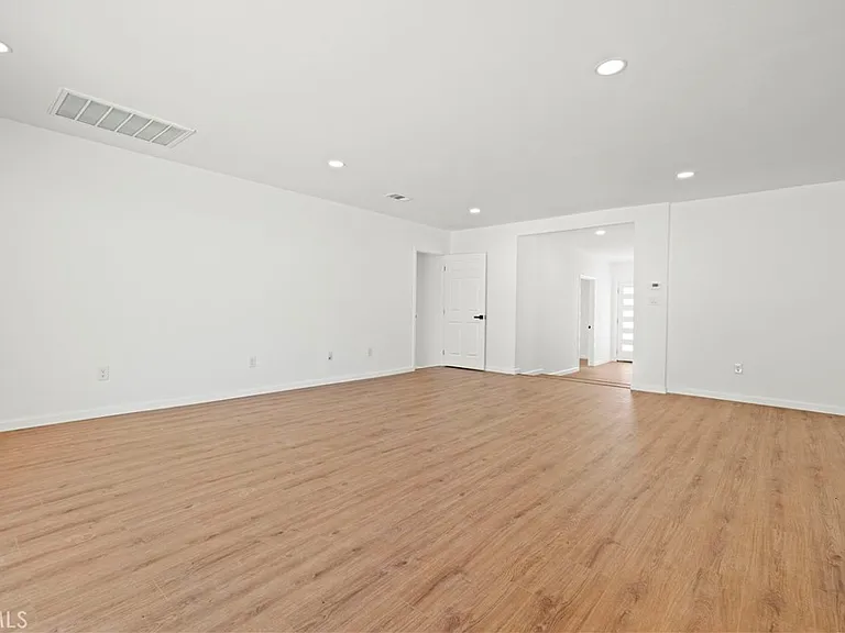 11549 Kagel Canyon St — Photo 29