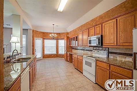 2nd image of 1177 Valley Oaks Dr
