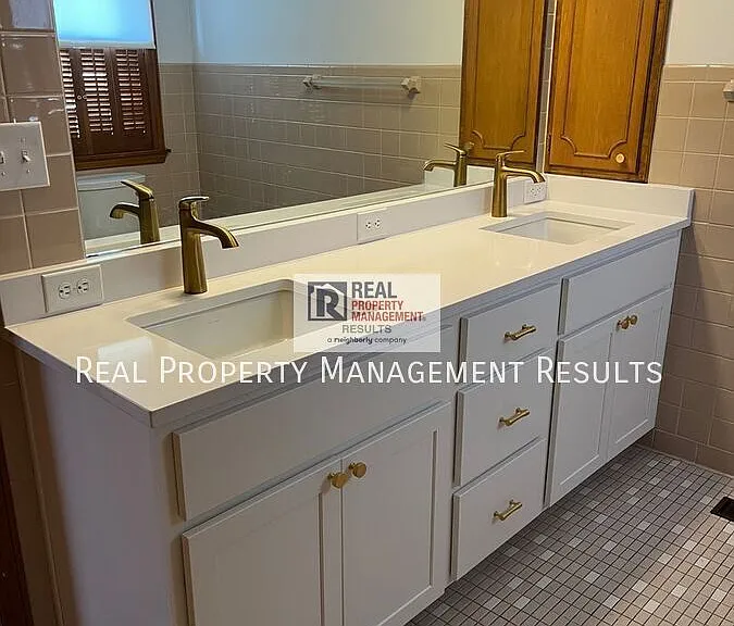 603 W Water St — Photo 9