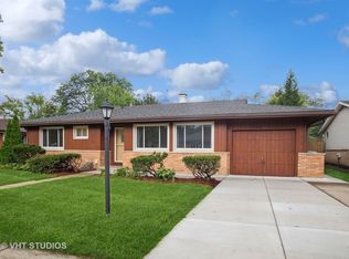 541 Ridgewood Rd, Elk Grove Village, IL 60007