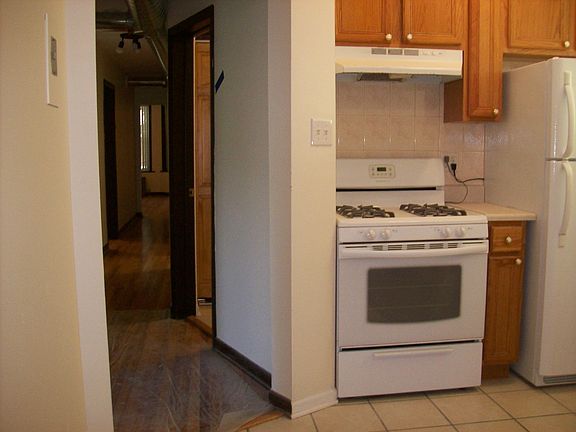 5th image of 6338 N Lakewood Ave #1