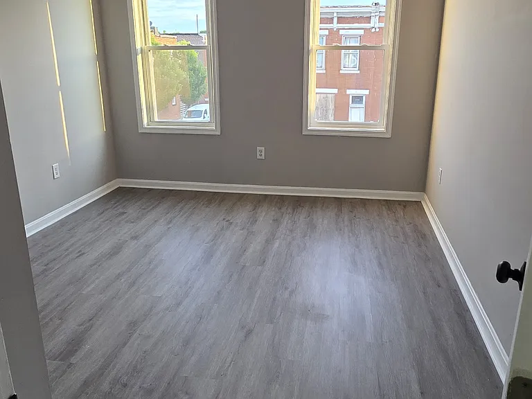 2821 E Madison St — Photo 7