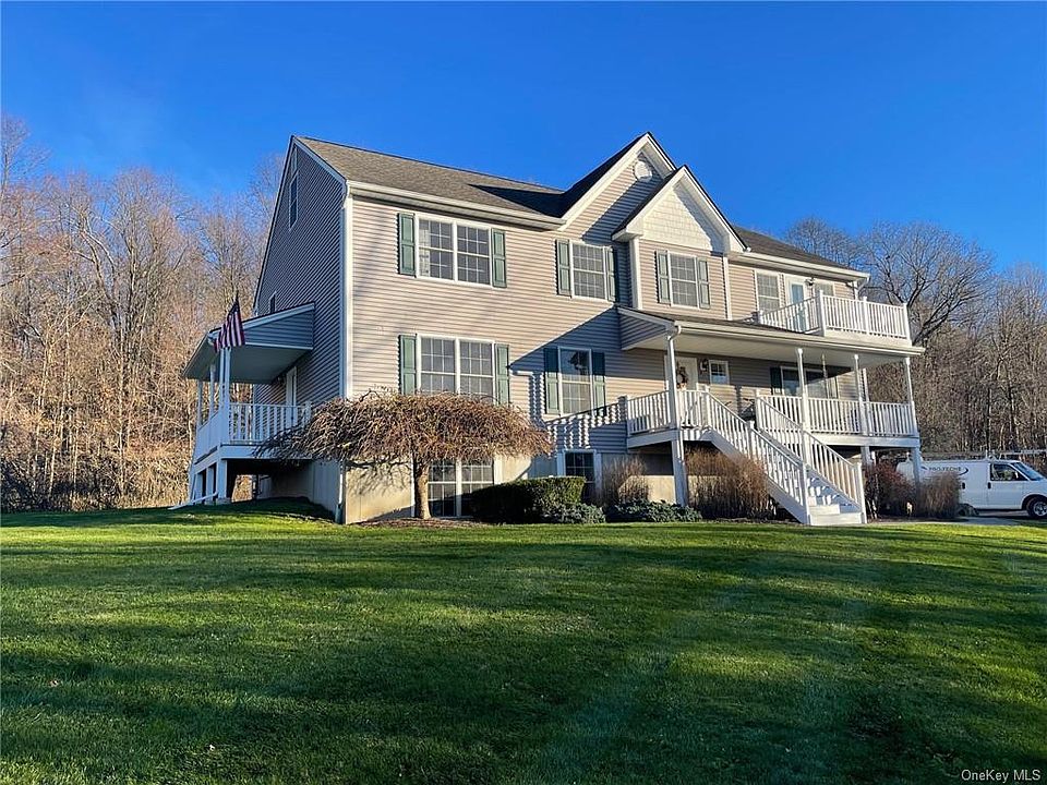 1st image of 8 Bel Air Dr
