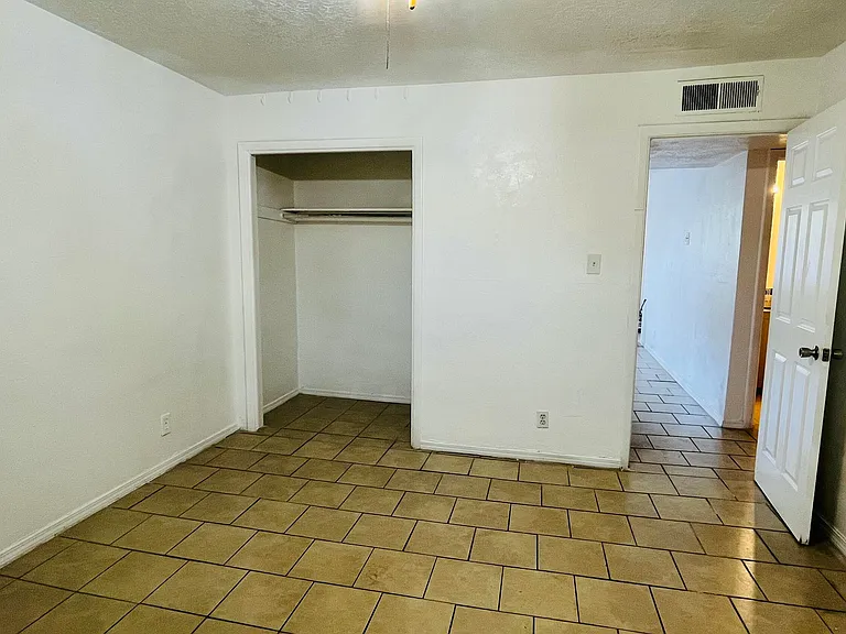 8200 Copper Ave NE #A — Photo 12