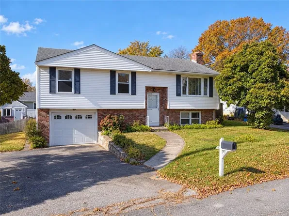 12 Timberwolf Dr, Cumberland, RI 02864