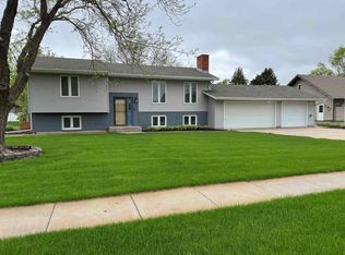 104 Cherokee Rd, Lexington, NE 68850