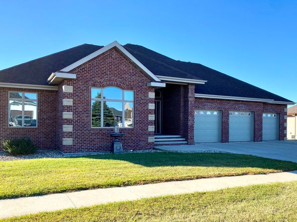 522 Crystal Ct NW, Watertown, SD 57201