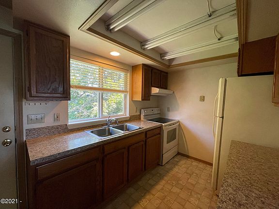 5th image of 1520 NW 22nd St