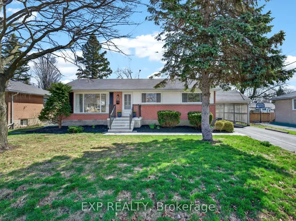 390 McEwen Dr, Kingston, ON K7M 3W3