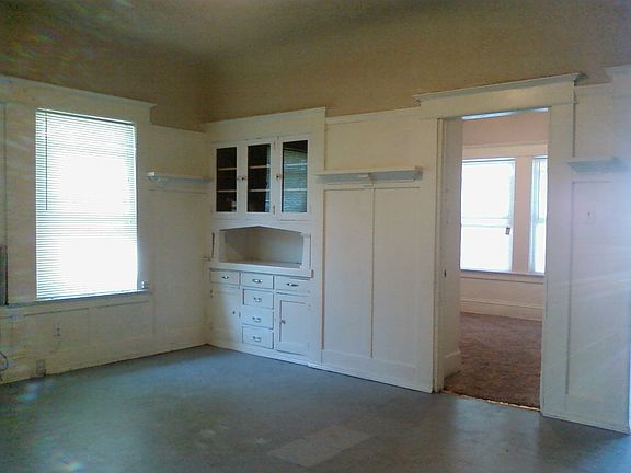 3rd image of 439 S Sierra Nevada St