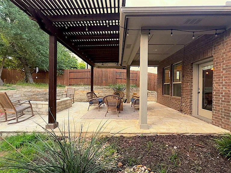 300 Grafton Ln — Photo 8