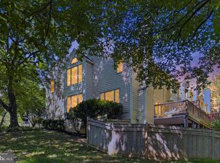 12500 N Lake Ct, Fairfax, VA 22033
