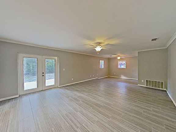 4th image of 216 Twelve League Cir