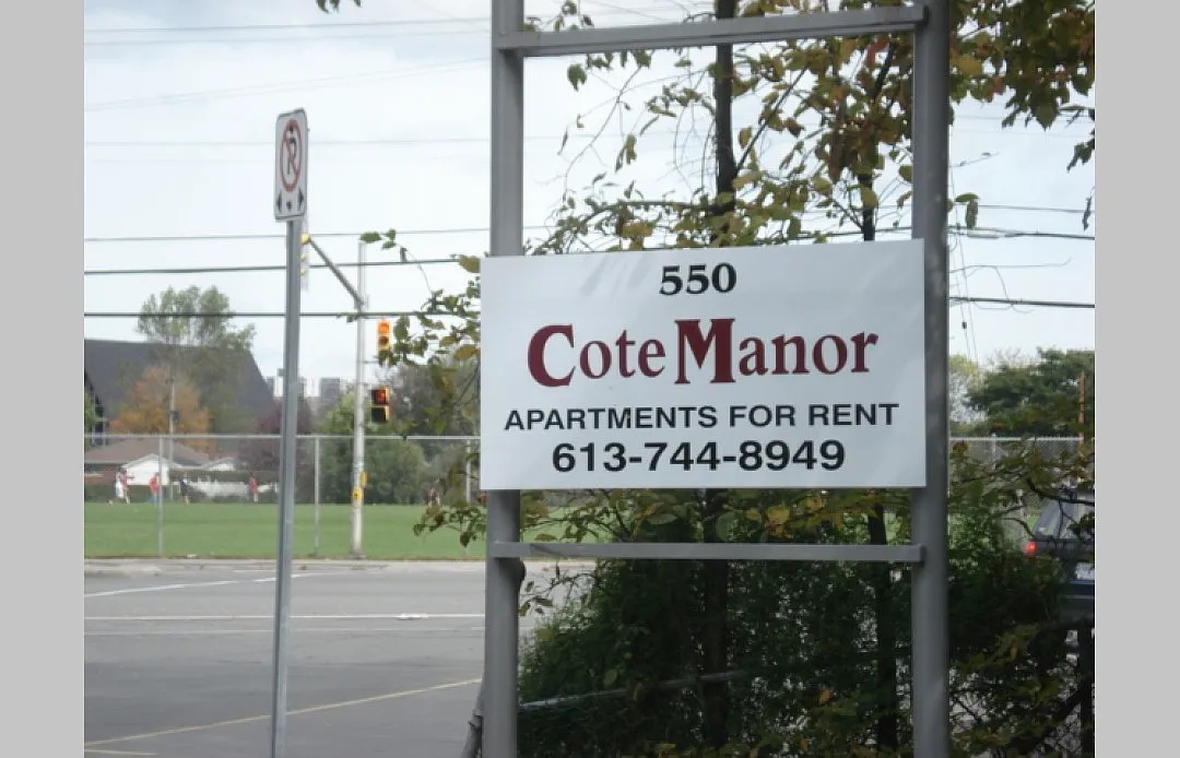 Cote Manor — Photo 2