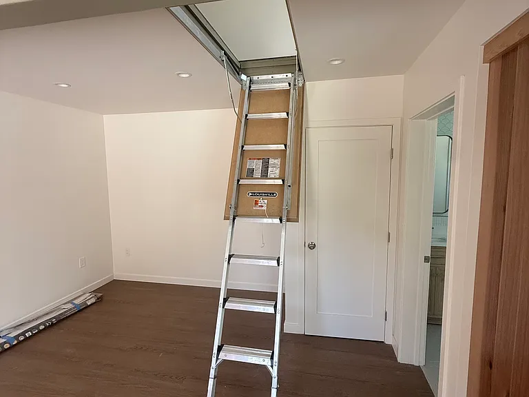 951 N Isabel St — Photo 5