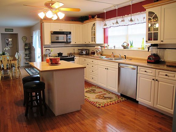 Open concept w/ stainless