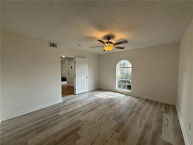 903 E Saint Bernard Hwy — Photo 10