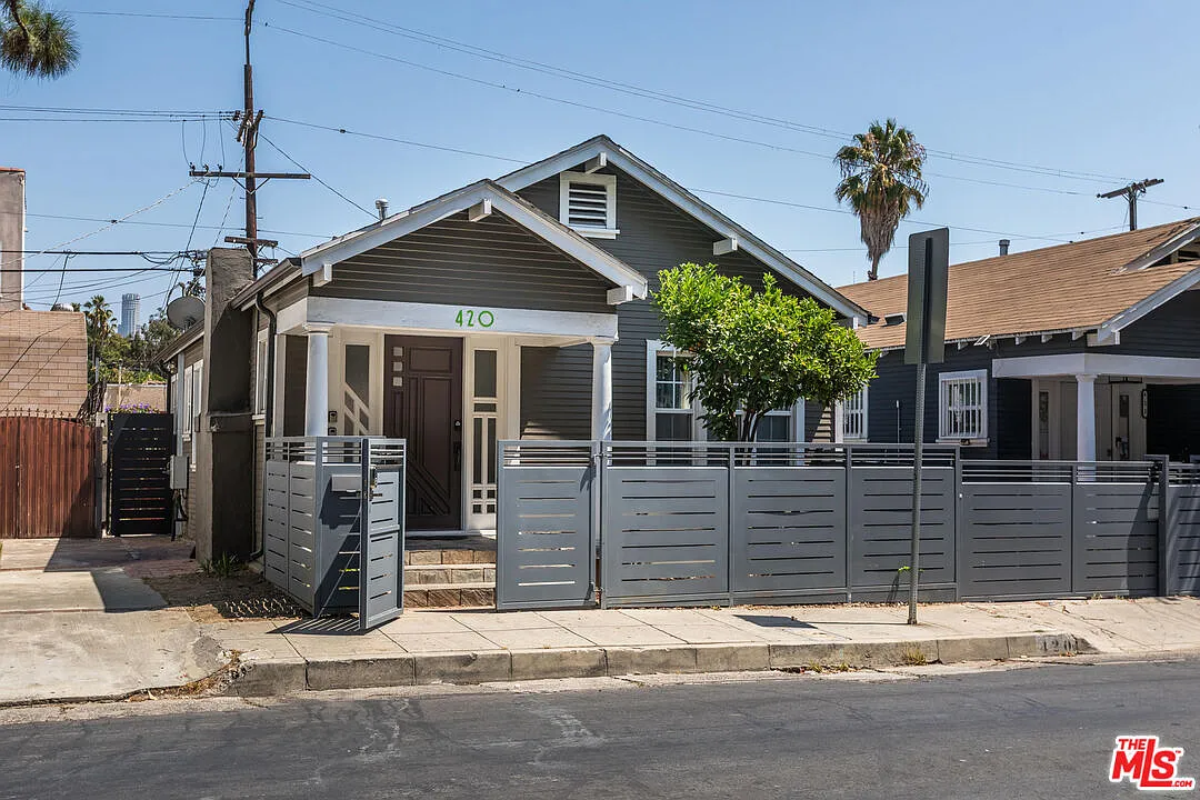 420 S Benton Way — Photo 2