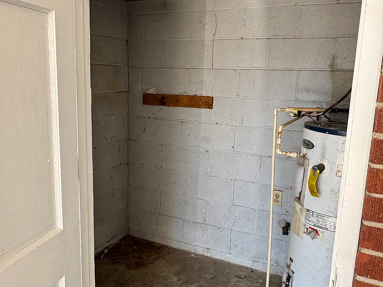 365 Whittaker Pkwy — Photo 15