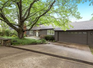 1061 N Pembroke Rd, Fayetteville, AR 72701