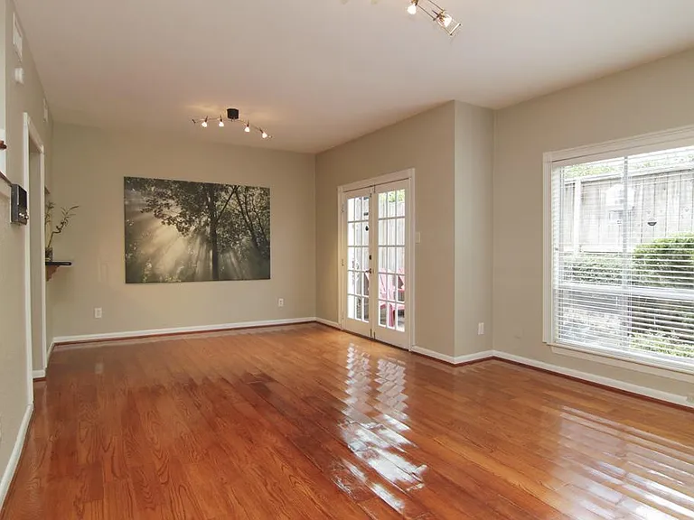 1300 Augusta Dr #32 — Photo 4