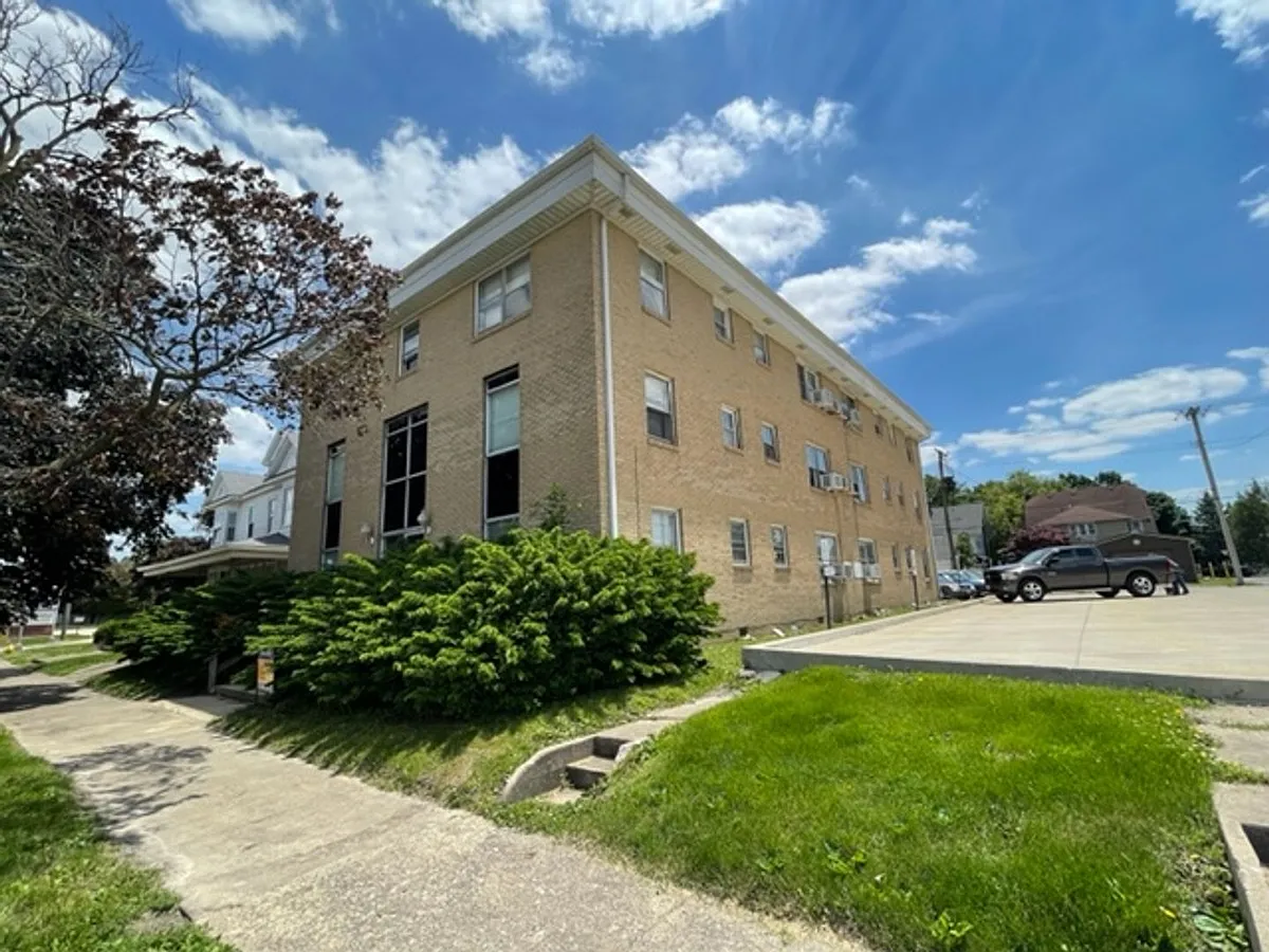 Building Photo - 1407 Charleston Ave