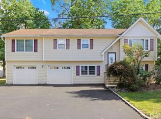 52 Portland St, Edison, NJ 08820