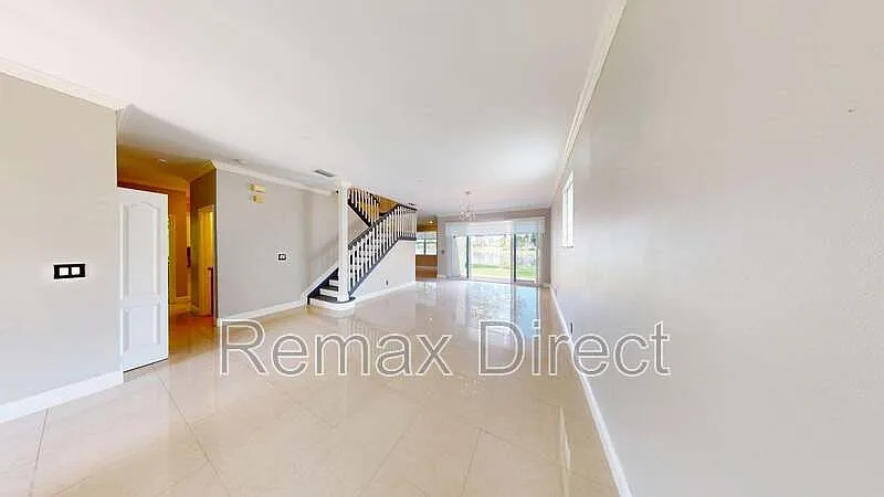 4 bed, 2.0 bath, $3,500 — Photo 2