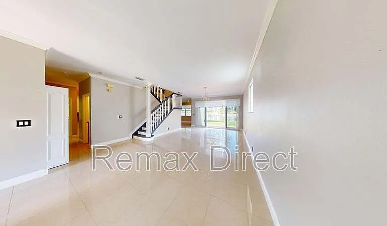 113 Canterbury Pl — Photo 2