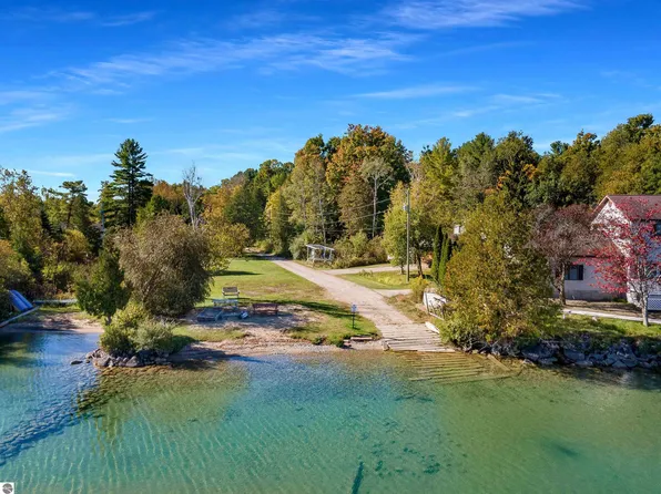 7646 Timberline Rd, Williamsburg, MI 49690