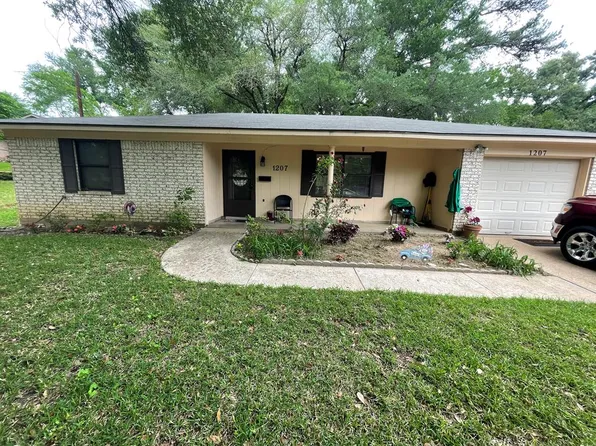 1207 E Neches St, Palestine, TX 75801