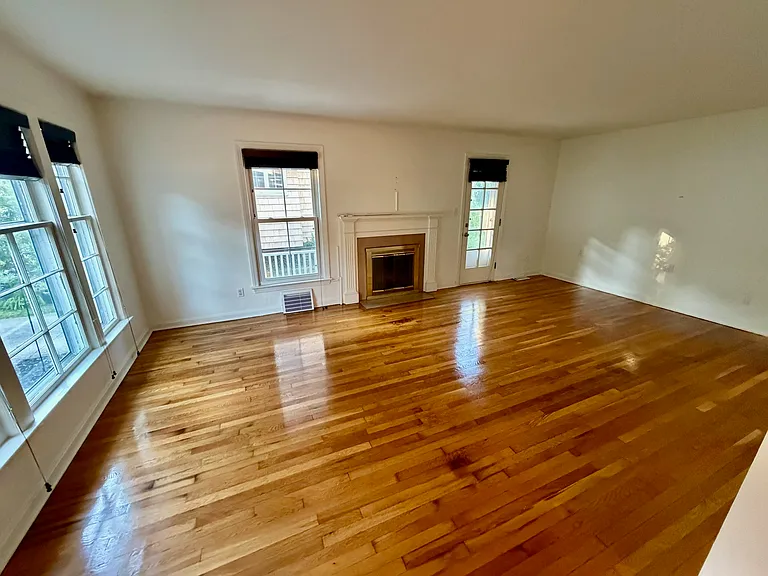 1561 Maywood Rd — Photo 5