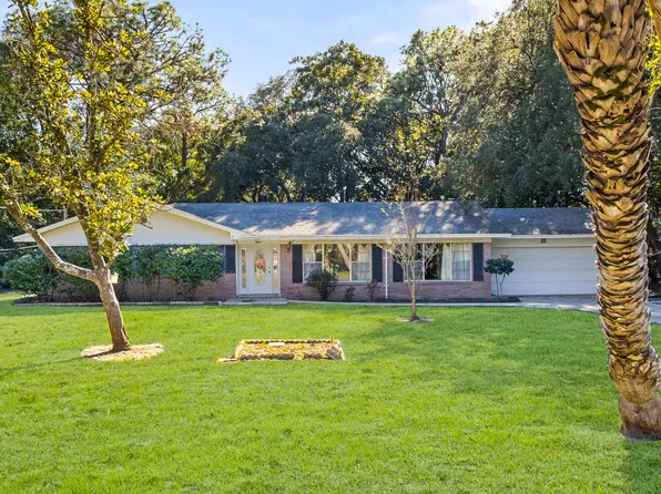 12 Hickory Ave, Crestview, FL 32579
