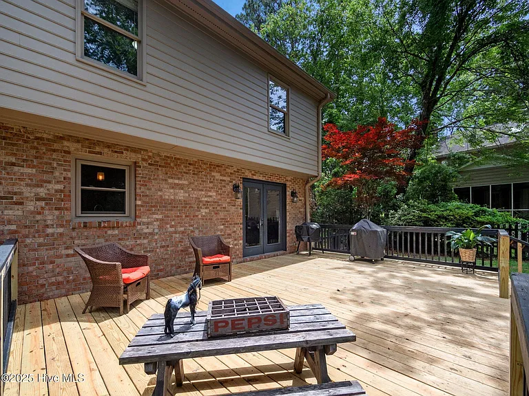 939 Eton Dr — Photo 10