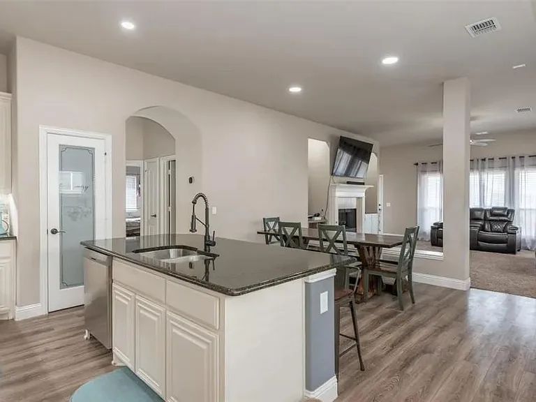 1044 Kingston Dr — Photo 5