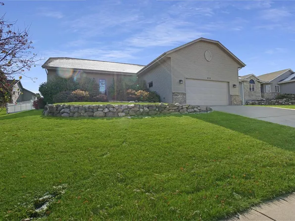 415 South Creek DRIVE, Elkhorn, WI 53121