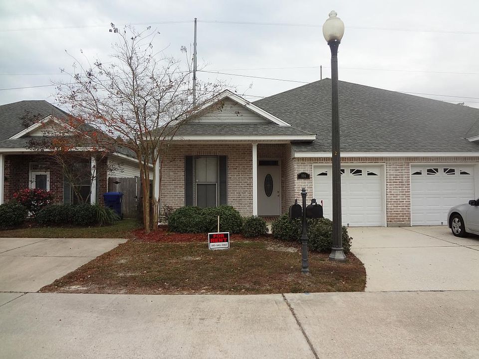 One half of a duplex - very private