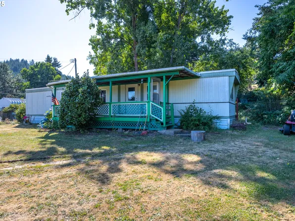 267 Park St, Glide, OR 97443