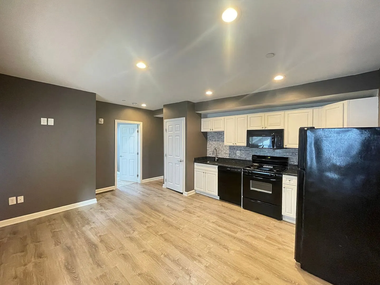 2 bed, 1.0 bath, 475 sqft, $1,800 — Photo 2