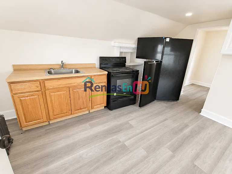 180 Columbia Ave #3B — Photo 4