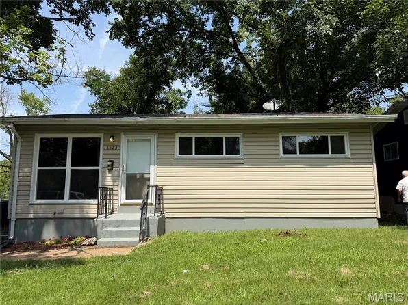 8823 Cranberry Ln, Saint Louis, MO 63121