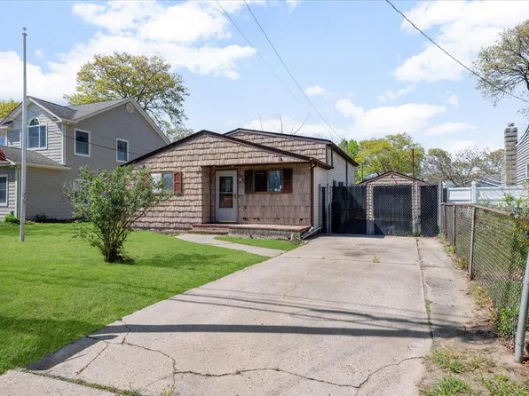 49 5th Street, Ronkonkoma, NY 11779